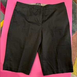 🚌🚍3/$30 Vintage Y2K Claudia ev Black Bermuda shorts size 12